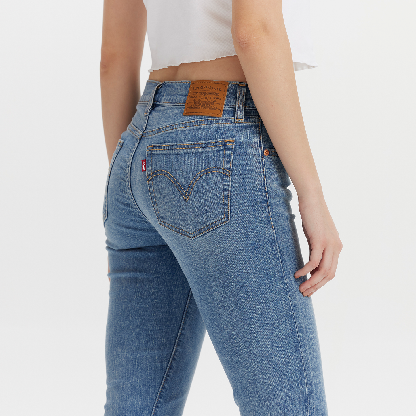 Levi’s® Baggy Dad 中腰寬鬆直筒 Performance Cool 牛仔褲 | 女裝