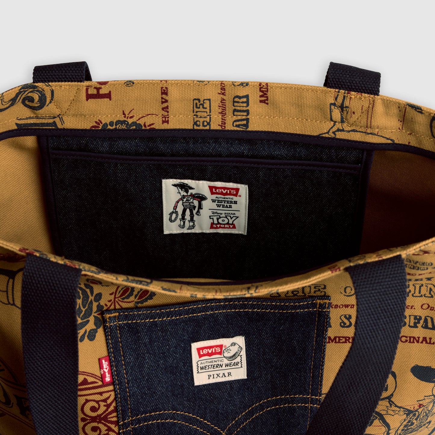 Levi's® x Toy Story 圖案帆布袋 | 男裝