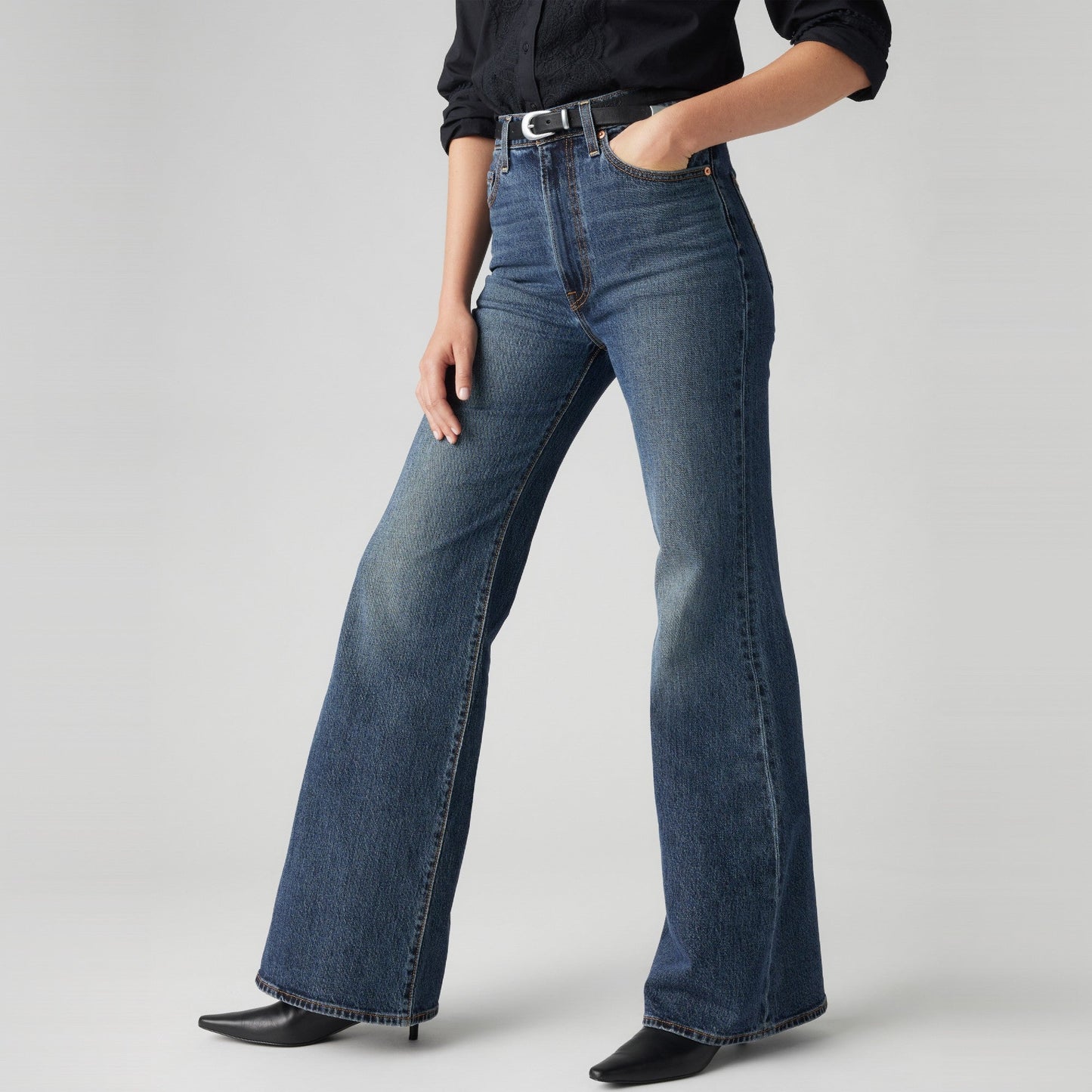Levi's® 女士肋骨喇叭牛仔褲