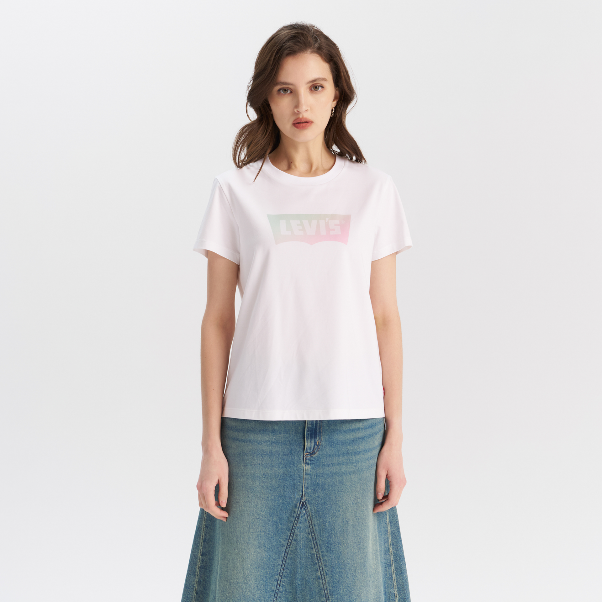 Levi's® Women's Gradient Logo Crew Neck T-Shirt - White
