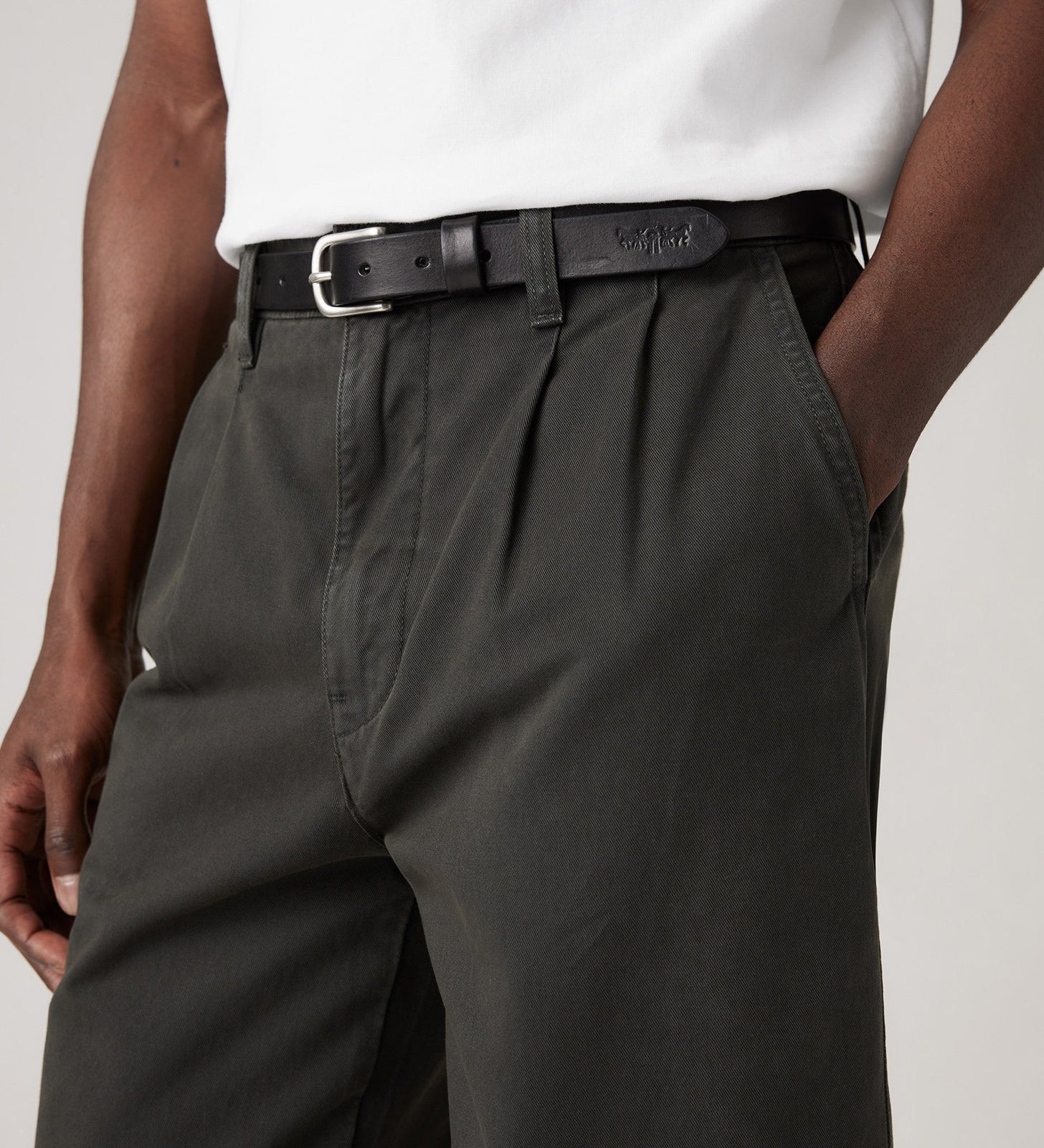 levi's® men's xx chino loose straight pleated pants A921100073032 Pirate Black Non-stretch Twill Garment Dye – Levi's Hong Kong