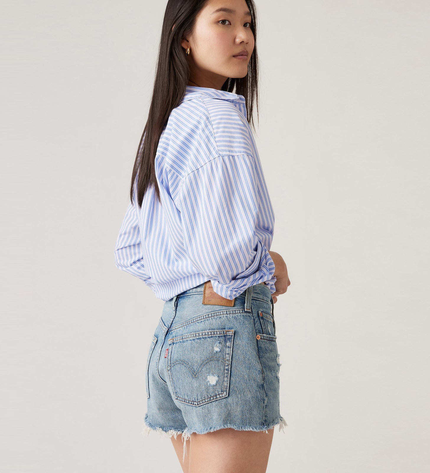 levi's® 女士 501® 原創高腰牛仔短褲 56327039023- Vague Finish – Levi's 香港