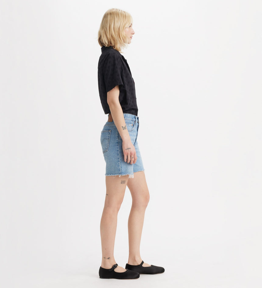 levi's® women's 501® mid-thigh shorts A9296000124- Light Indigo - Worn In – Levi's Hong Kong