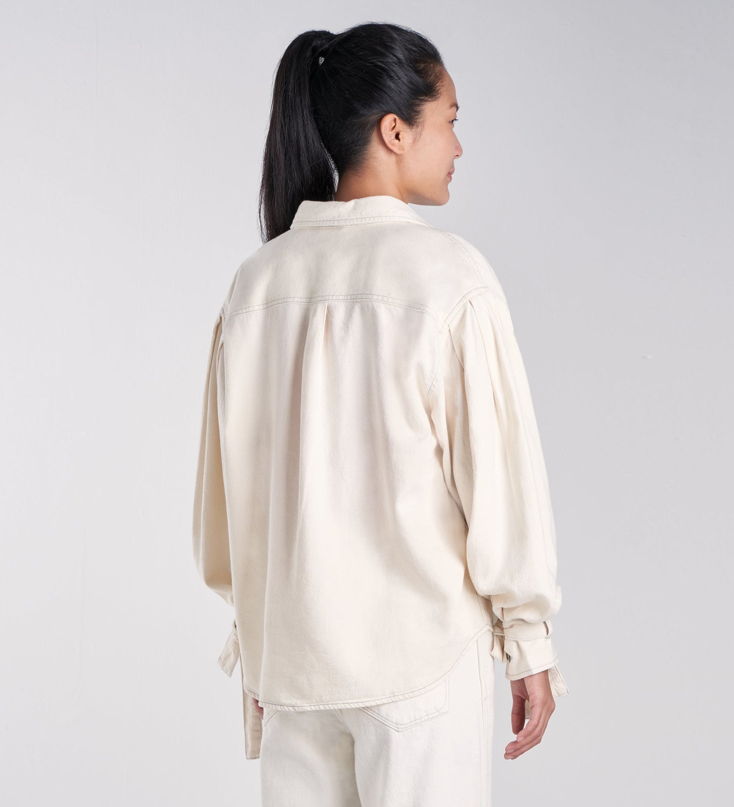 levis red 工裝手稿風復刻再造 女款 牛仔襯衫外套  / oversize寬鬆版型 / 豆腐白 / 寒麻纖維 | 女裝 A01560000M- Morning Shift 2 – Levi's 香港