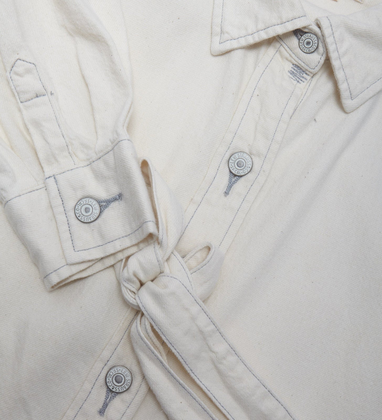 levis red 工裝手稿風復刻再造 女款 牛仔襯衫外套  / oversize寬鬆版型 / 豆腐白 / 寒麻纖維 | 女裝 A01560000M- Morning Shift 2 – Levi's 香港