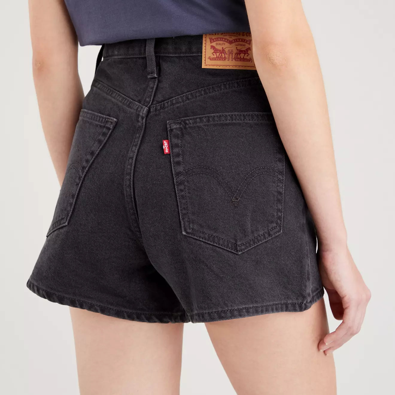 levi's® women's high-waisted mom shorts A1965000025- Black – Levi's Hong Kong