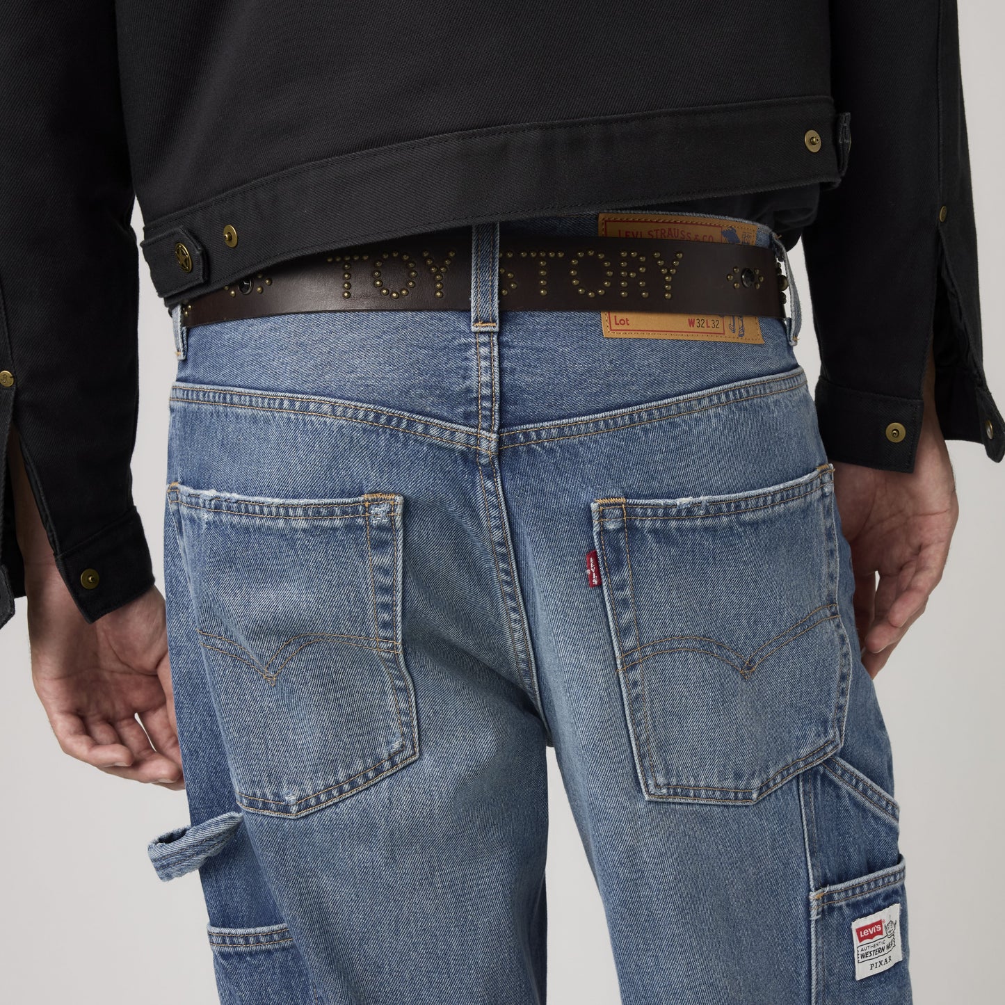 Levi's® x Toy Story Woody 圖案皮帶 | 男裝