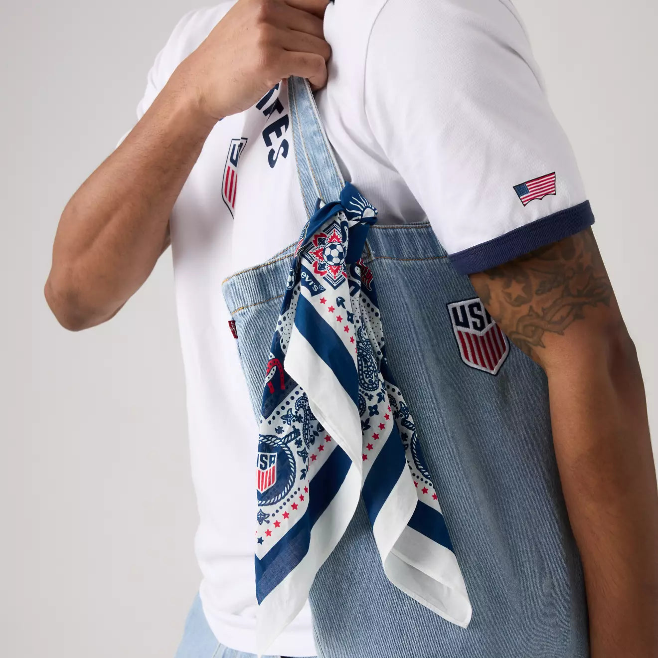 Levi's ® U.S. Soccer 藍白配色頭巾