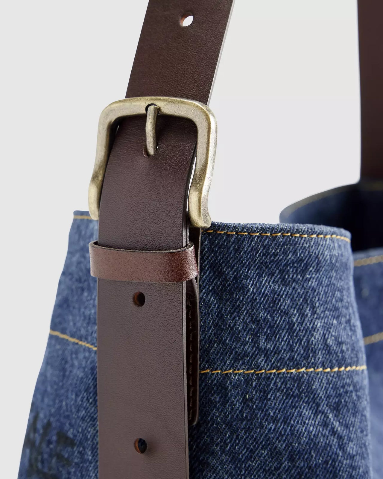 levi's® women's medium heritage bag 005DN0001OS- Dark Indigo – Levi's Hong Kong
