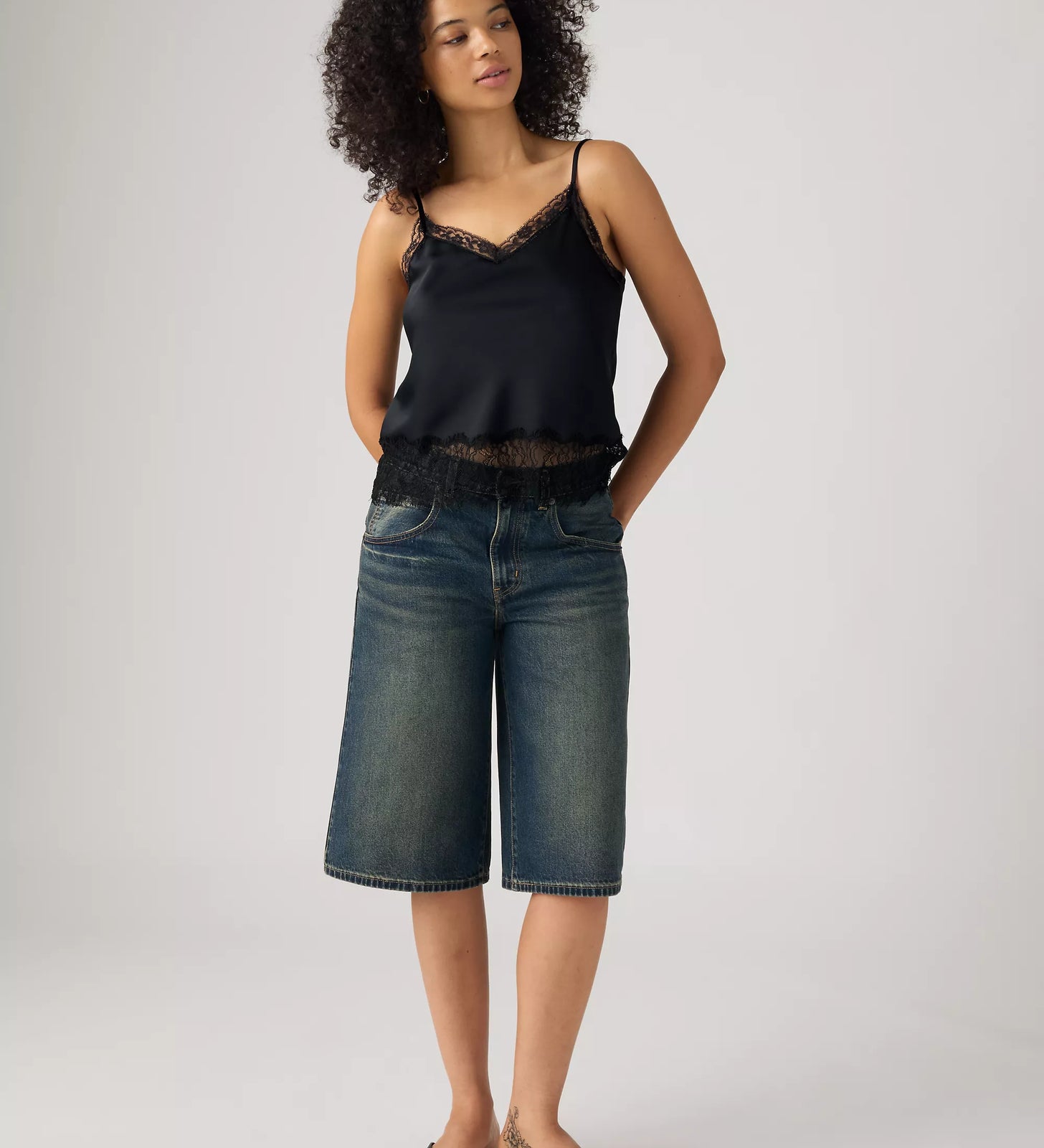 levi's® super baggy 超寬鬆牛仔短褲 | 女裝 005DT001725- Medium Indigo – Levi's 香港