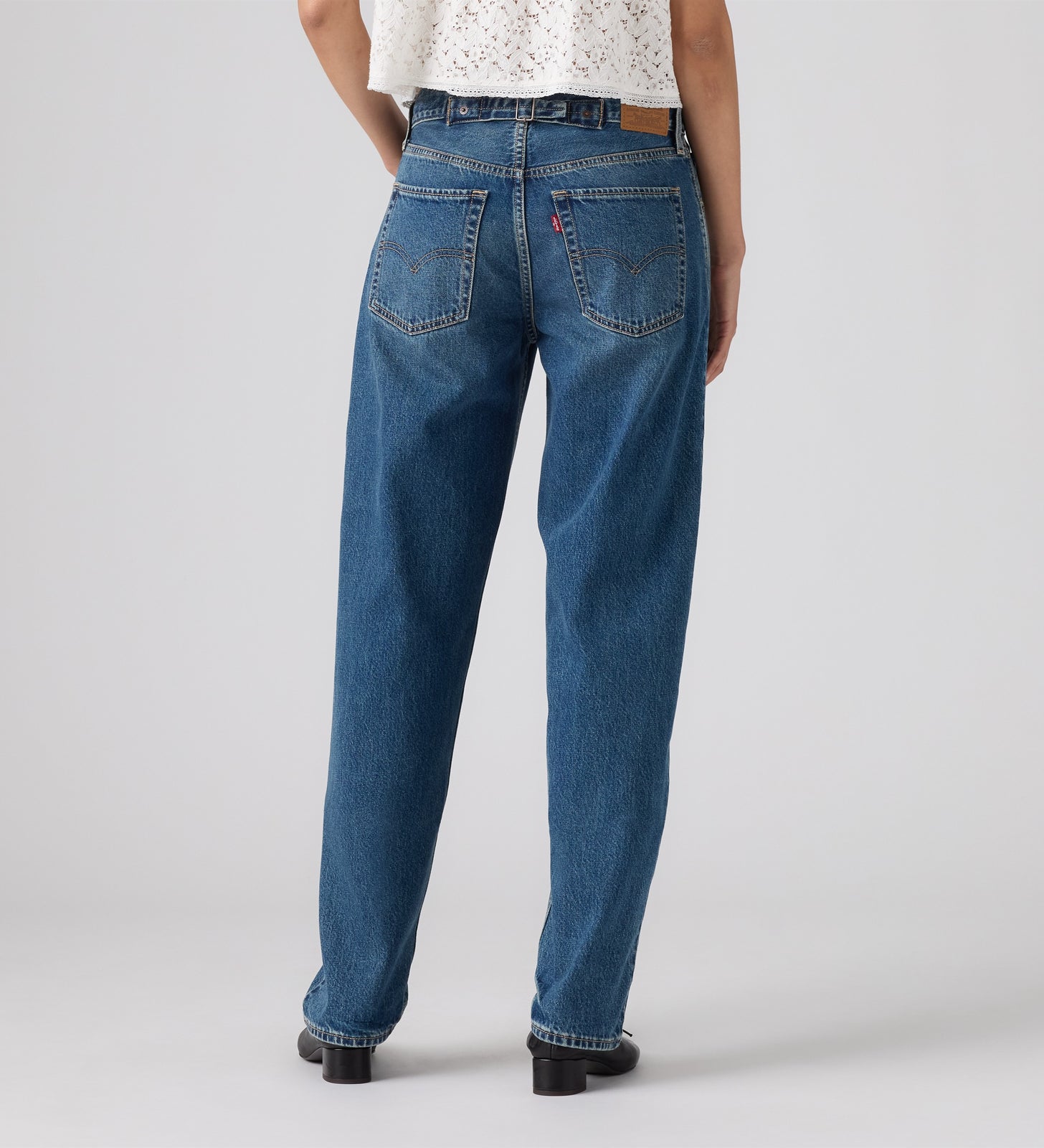 rosé's style levi's® women's loose taper jeans 0083N00492431 Medium Indigo – Levi's Hong Kong