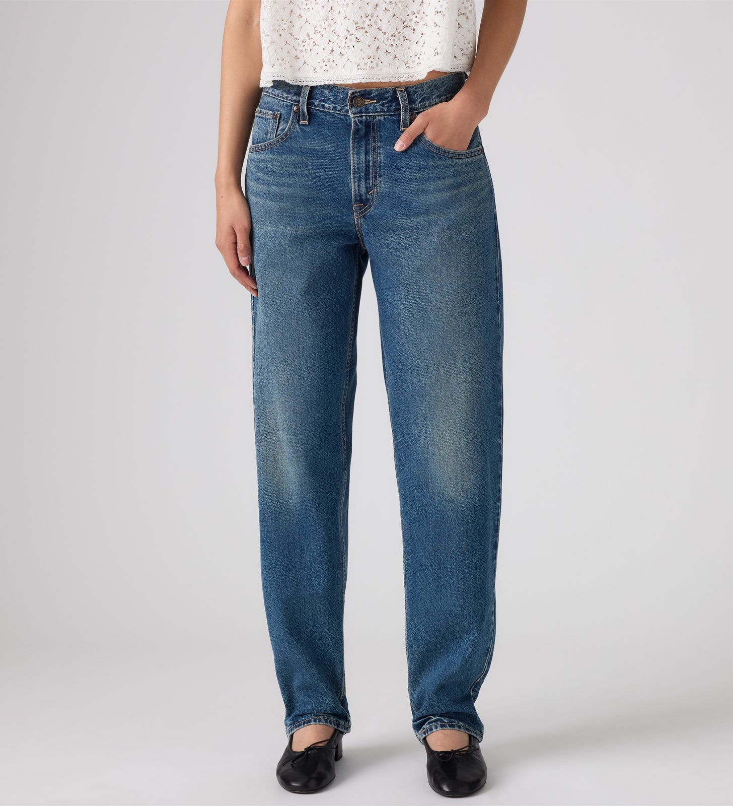 rosé's style levi's® women's loose taper jeans 0083N00492431 Medium Indigo – Levi's Hong Kong