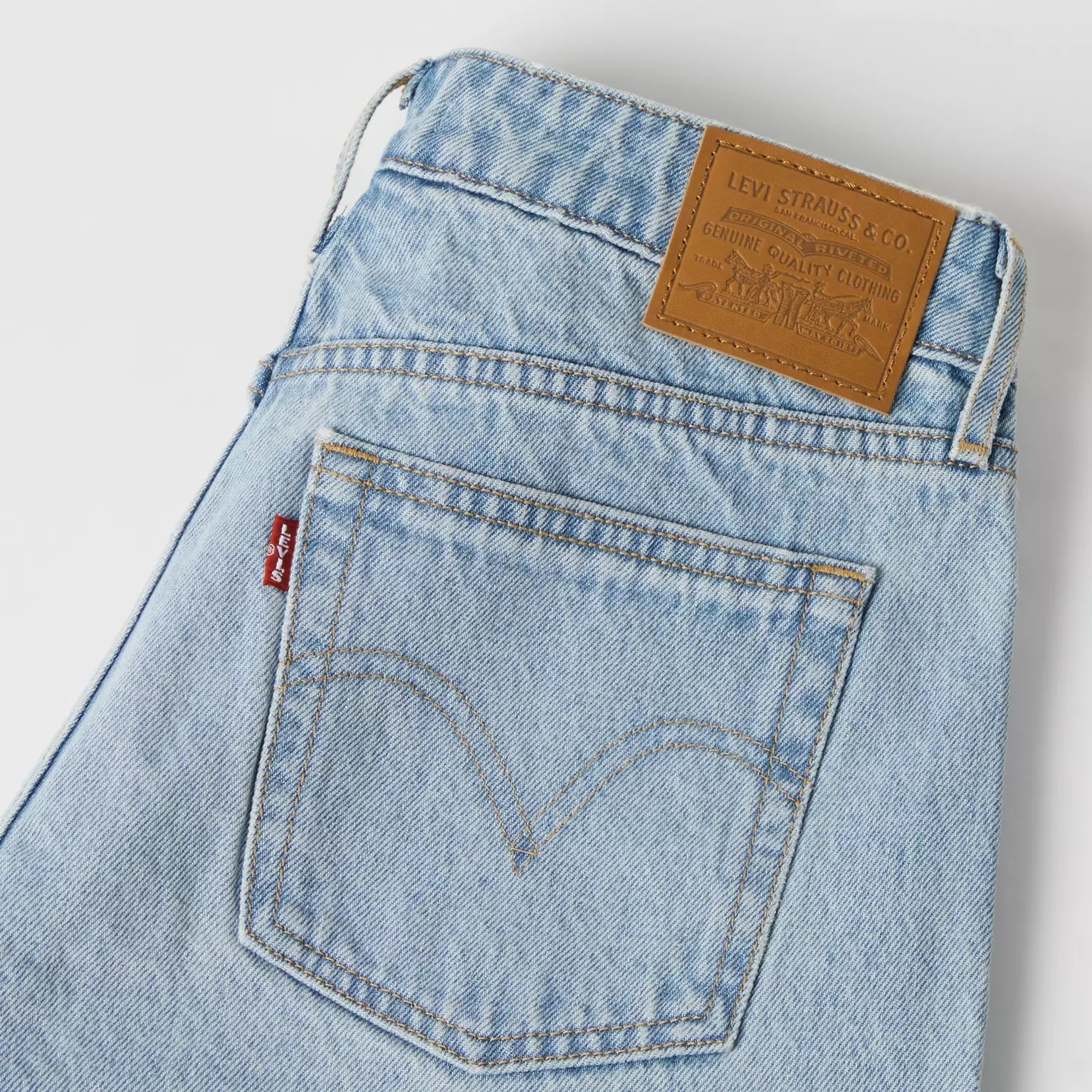 levi's® low straight 低腰直筒牛仔褲 | 女裝 0083P00112429 Light Indigo – Levi's 香港