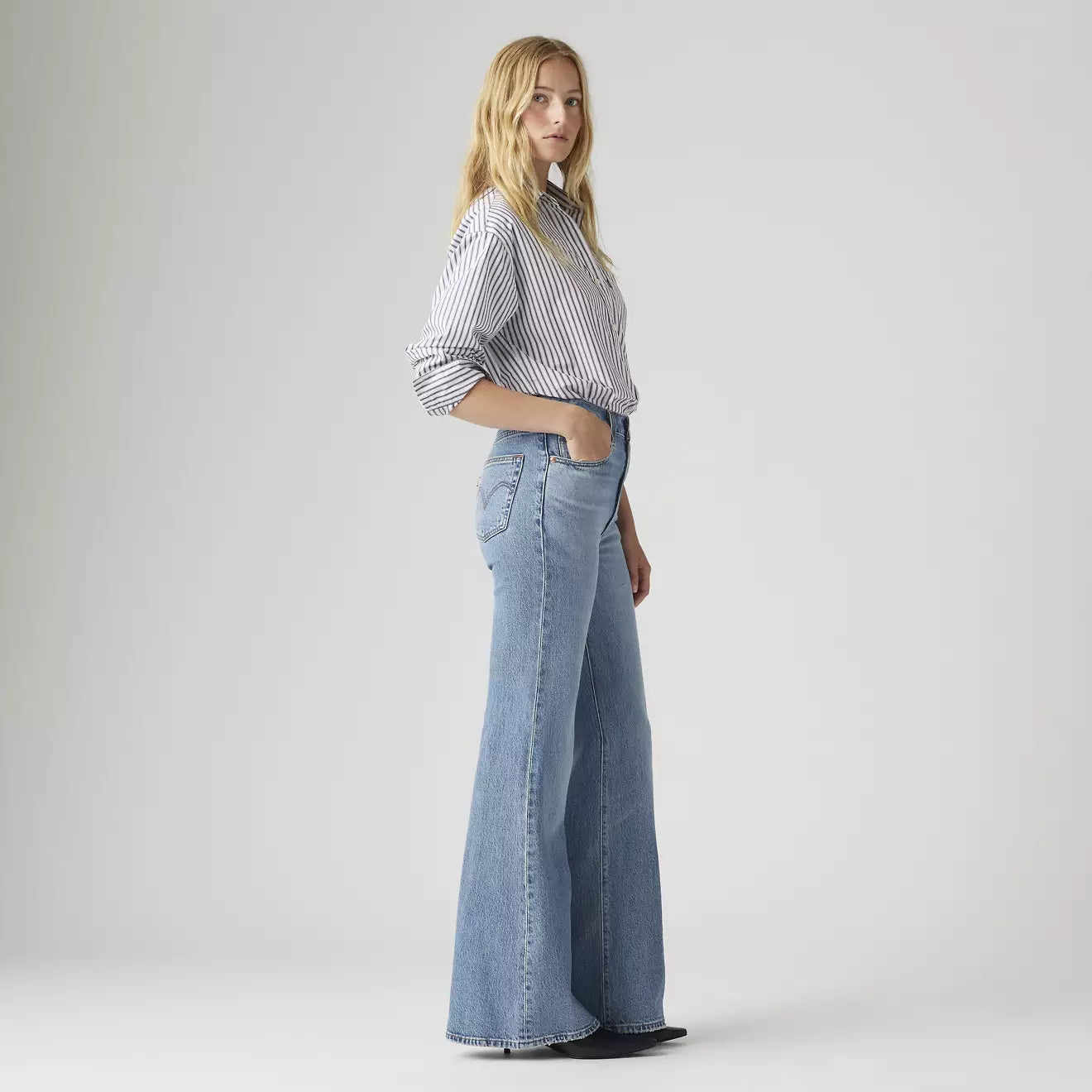 levi's® ribcage bell 高腰喇叭牛仔褲 | 女裝 A750300202430 Medium Indigo - Worn In – Levi's 香港
