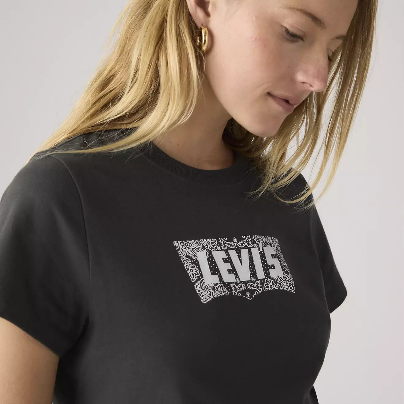 levi's® women's graphic favorite tee 005GV0030XS- Black – Levi's Hong Kong