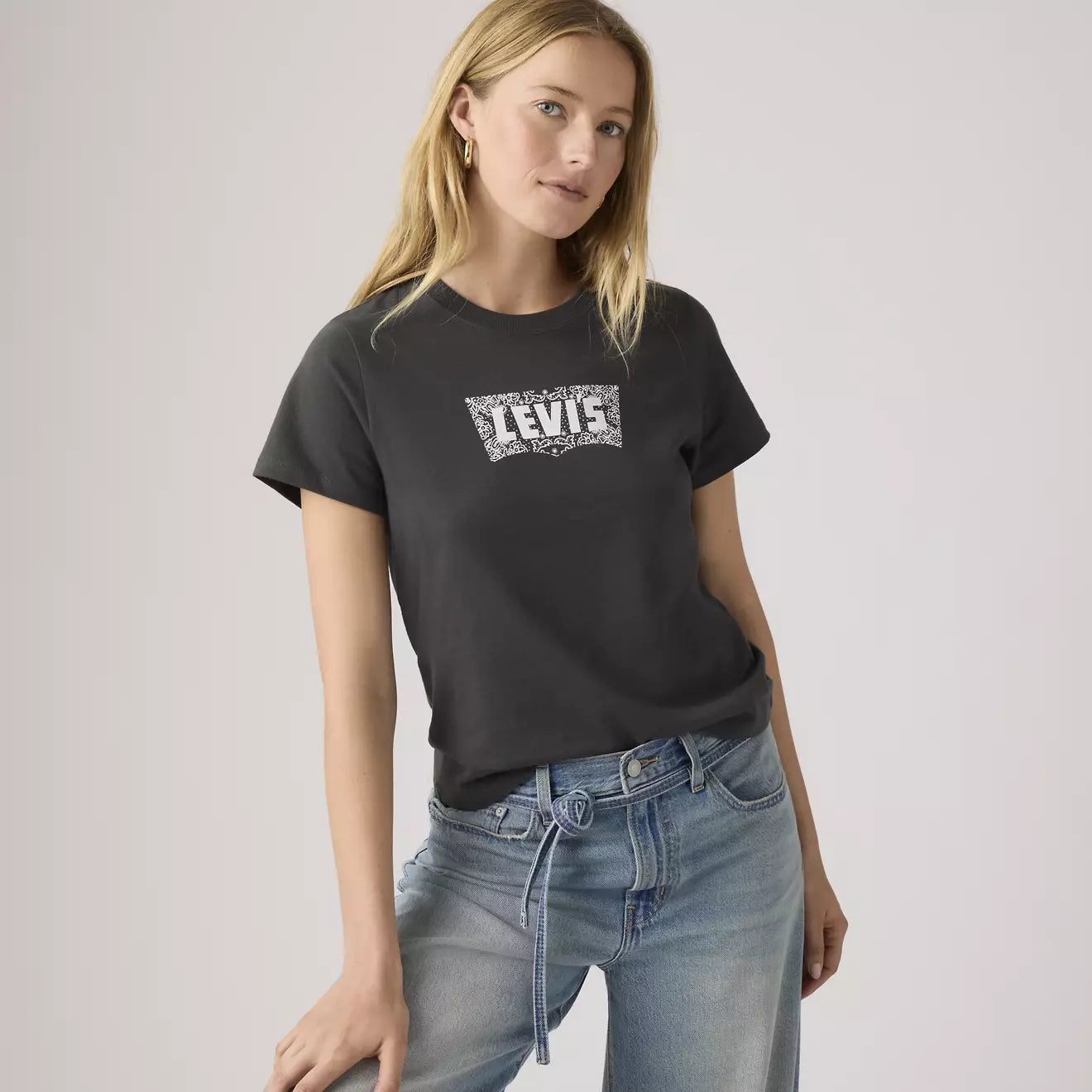 levi's® women's graphic favorite tee 005GV0030XS- Black – Levi's Hong Kong