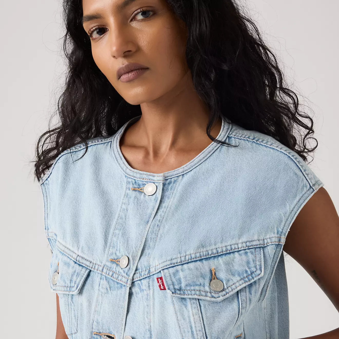 levi's® 無領短版90年代背心 | 女裝 005NP0001XXS- Medium Indigo – Levi's 香港