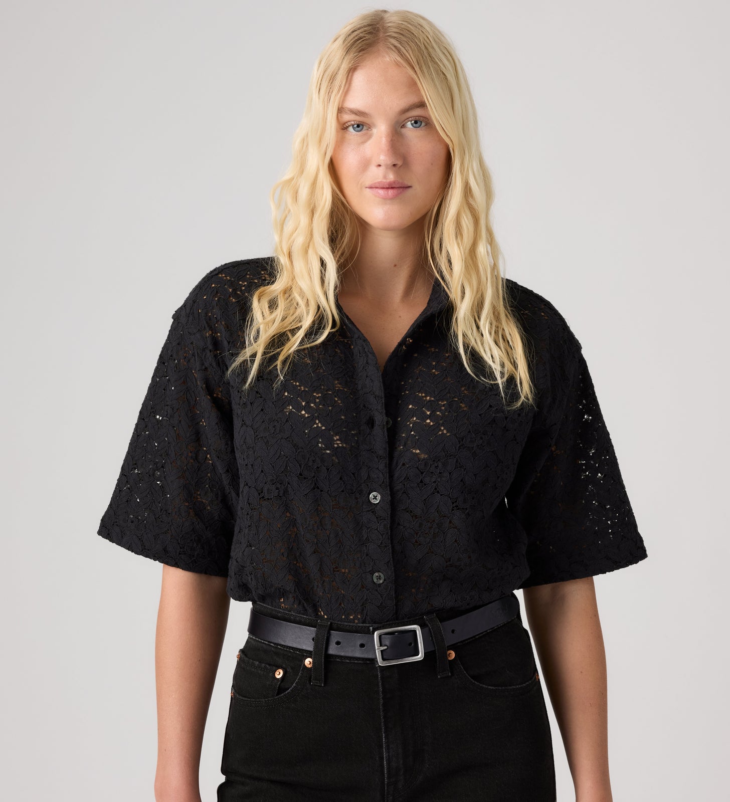 levi's® women's harlie short-sleeve lace shirt 007XJ0005XS- Black – Levi's Hong Kong