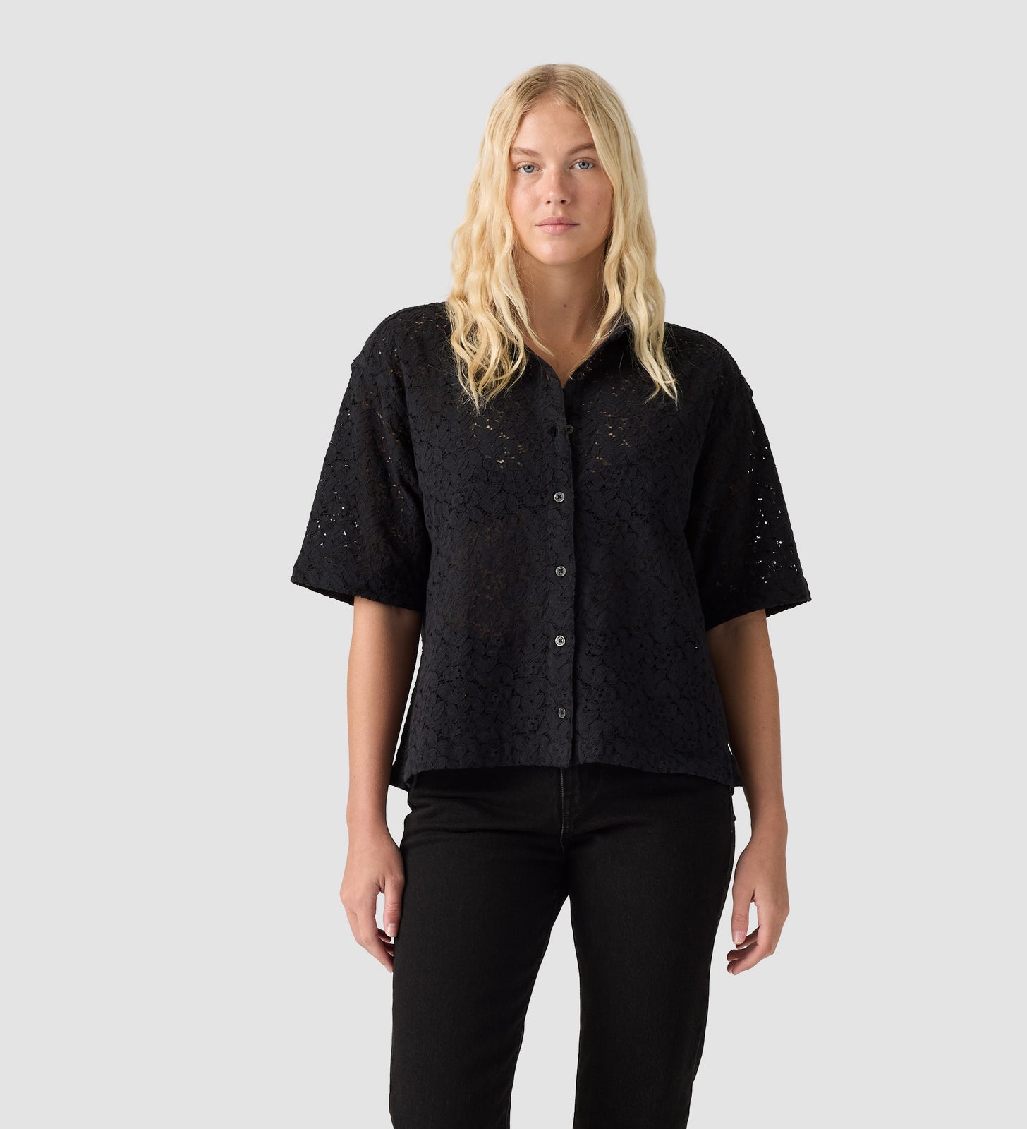 levi's® women's harlie short-sleeve lace shirt 007XJ0005XS- Black – Levi's Hong Kong