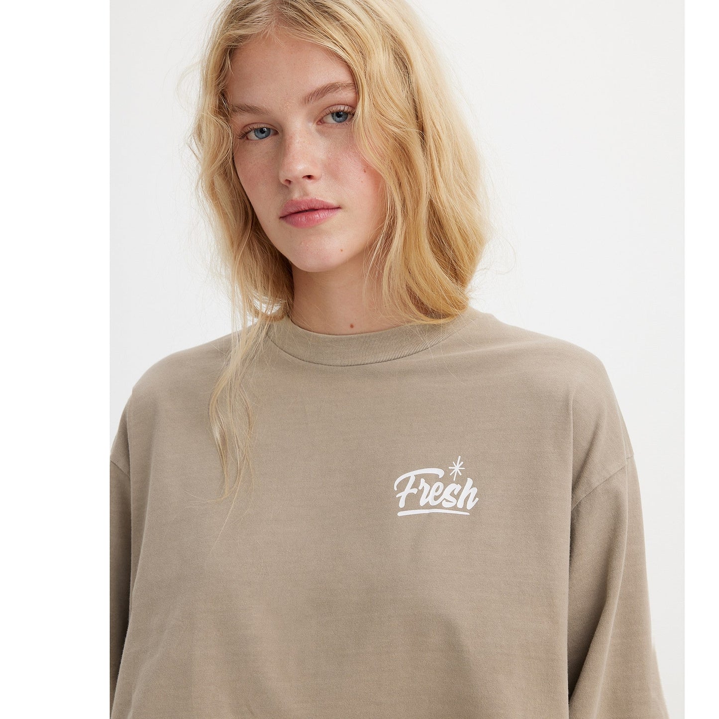 Levi's® Women's Graphic Long Sleeve Reese Cropped Tee
