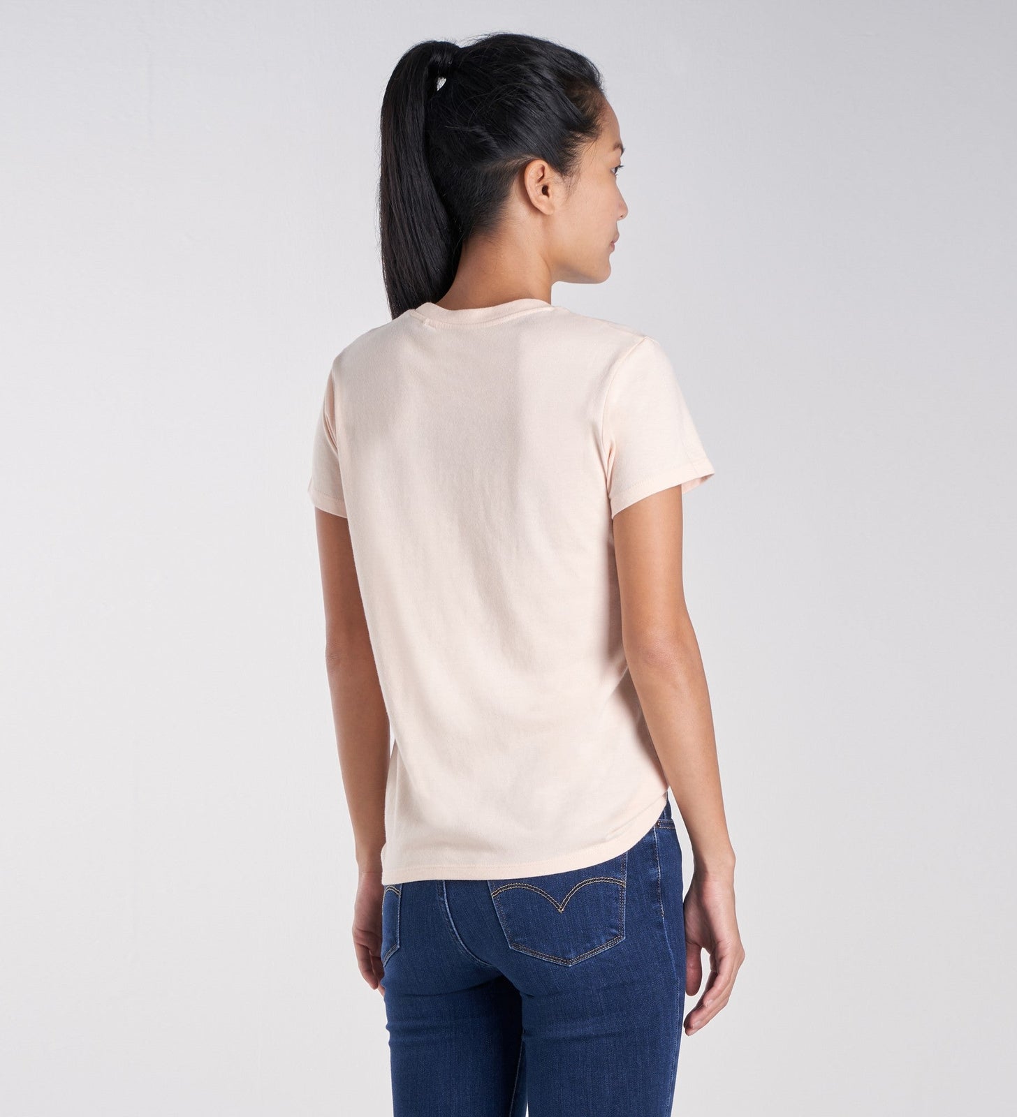 levi's® women's perfect t-shirt 173691245XS- New Logo Chest Hit_Perf.Cool T Scallop Shell – Levi's Hong Kong