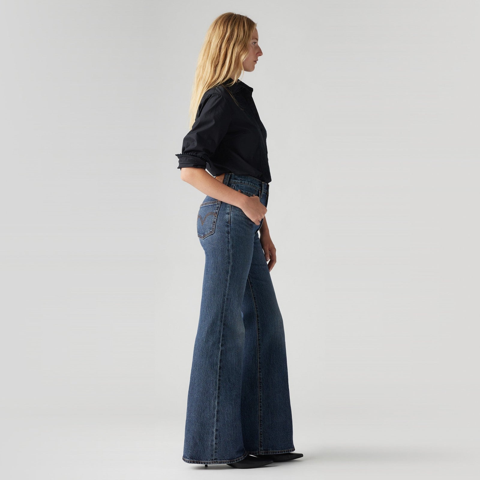 levi's® 高腰喇叭牛仔褲 | 女裝 A750300192330 Romantic Story – Levi's 香港